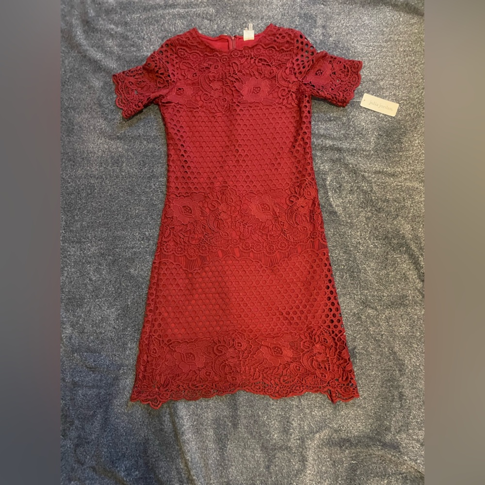 Red short sleeved women’s dress